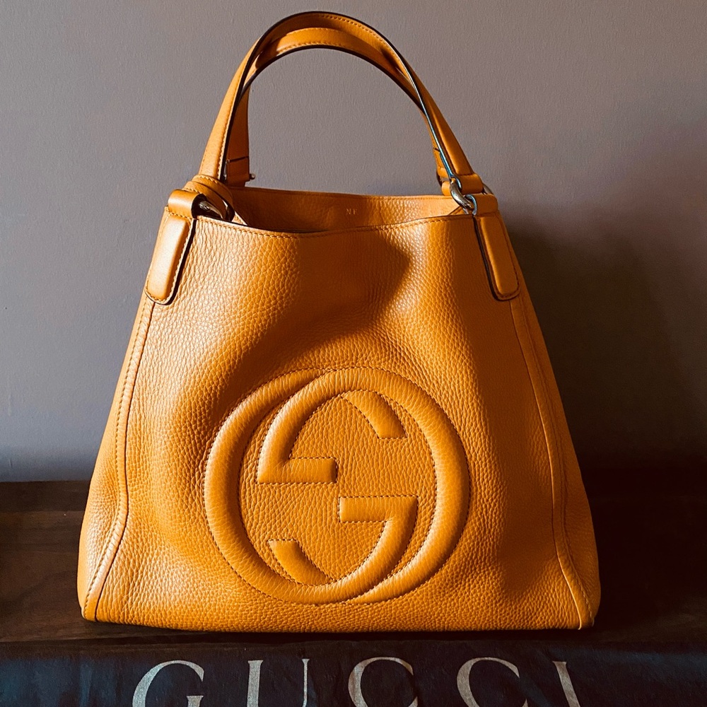 Gucci pebbled leather soho shoulder bag